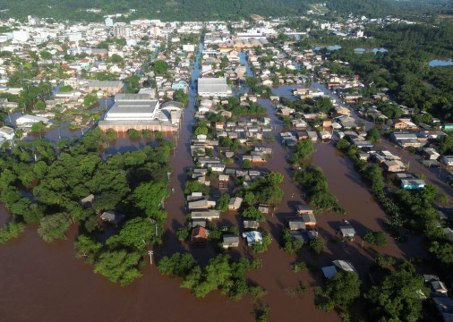 Guaíba recebe águas de diversos rios da região. Lago superou nível recorde de cheia registrado em 1941