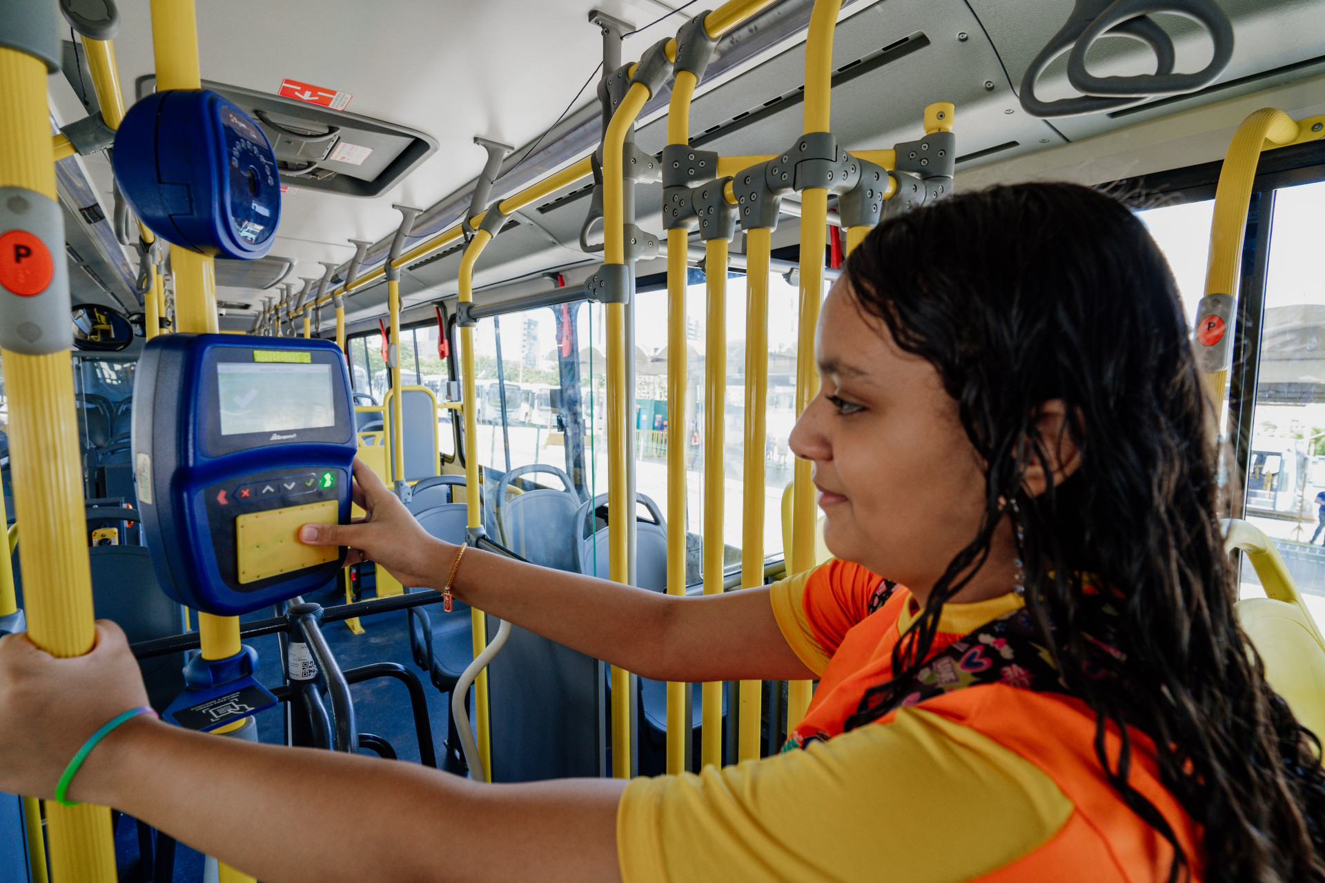 Tanto os ônibus municipais de Fortaleza, quanto os intermunicipais na RMF passarão a ter um sistema de passe livre estudantil (Foto: JÚLIO CAESAR)
