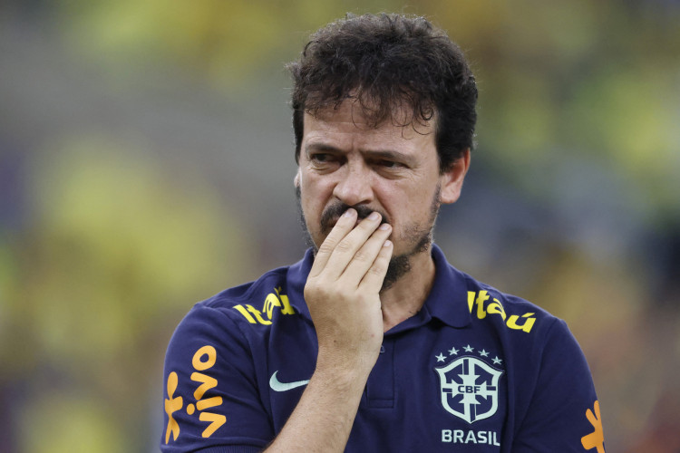 Técnico Fernando Diniz no jogo Brasil x Argentina, no Maracanã, pelas Eliminatórias da Copa 2026