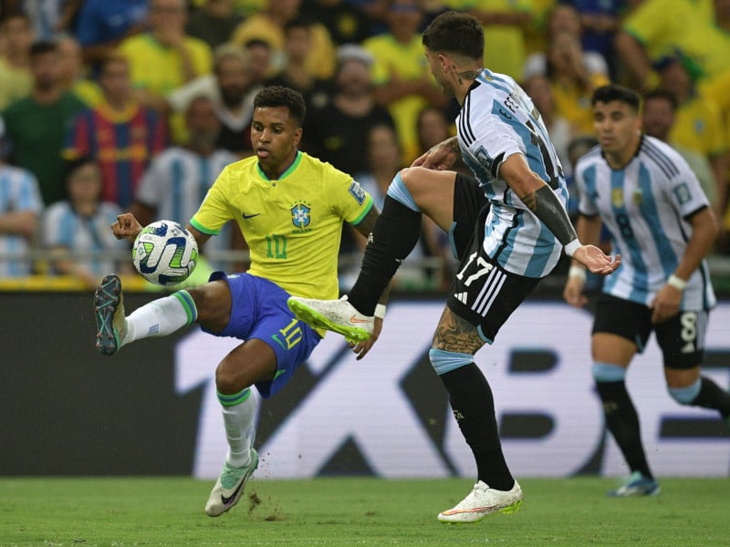 Brasil perde para Argentina em jogo marcado por confusão e amarga 1ª  derrota em casa na história das eliminatórias com gritos de olé » PATOS  ONLINE