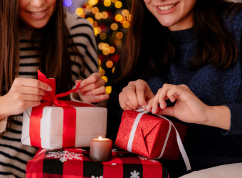 Apesar de ser uma brincadeira, o Amigo Secreto é também uma oportunidade para estreitar laços de forma leve e divertida.