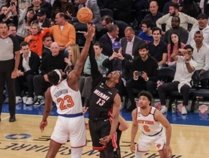 O New York Knicks enfrenta o Miami Heat: veja onde assistir ao jogo da NBA 