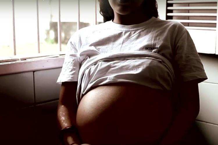 Mortes maternas de negras são mais que o dobro que de brancas