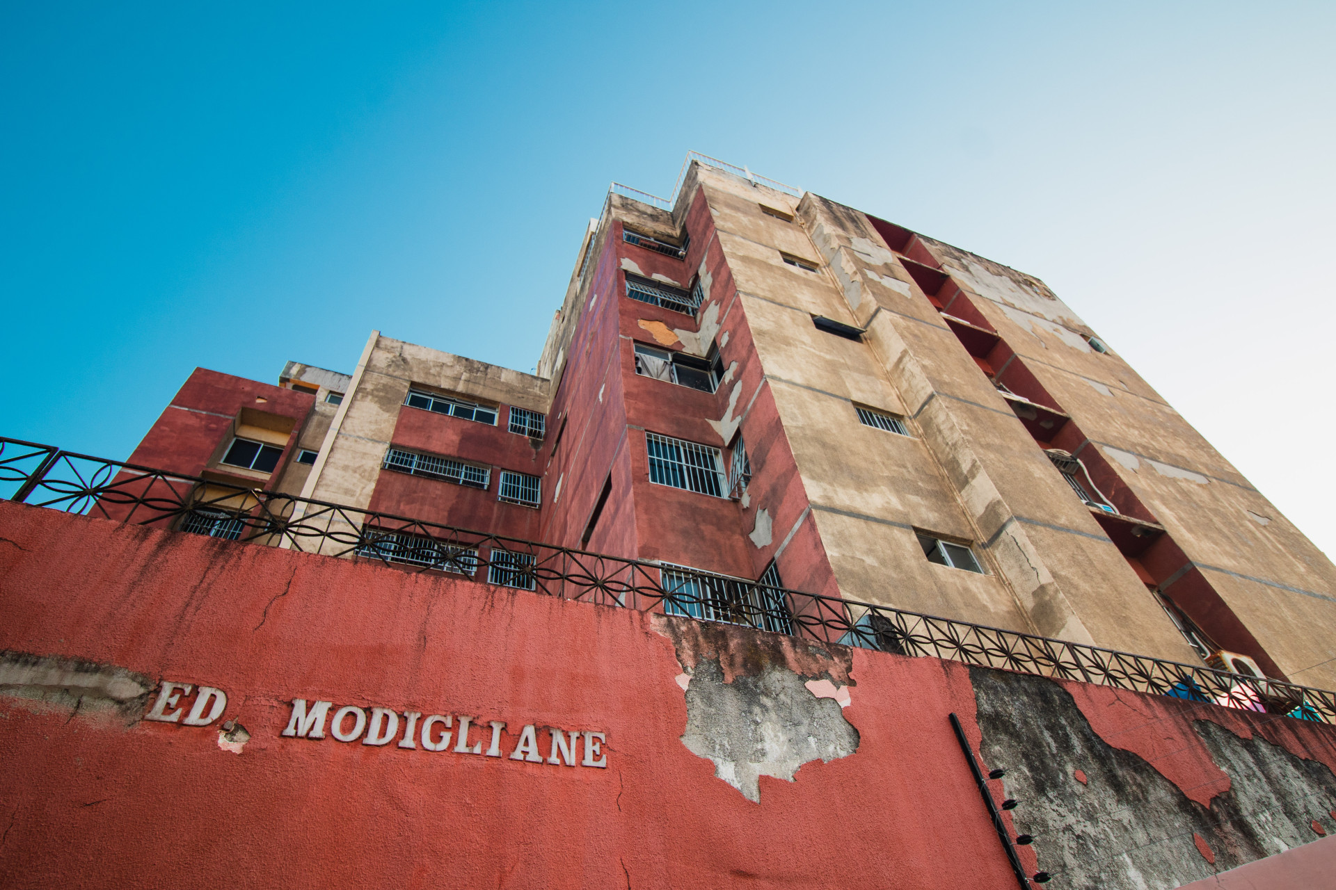 Edifício Modigliane foi interditado por rachaduras em 2019


 (Foto: FERNANDA BARROS)