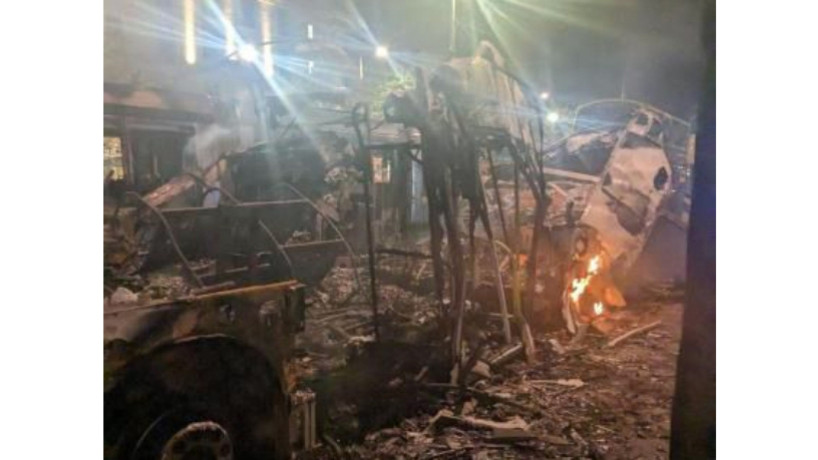 Protestos deixaram o centro de Dublin, na Irlanda, destruído, com depredação de imóveis, saques a lojas e veículos incendiados