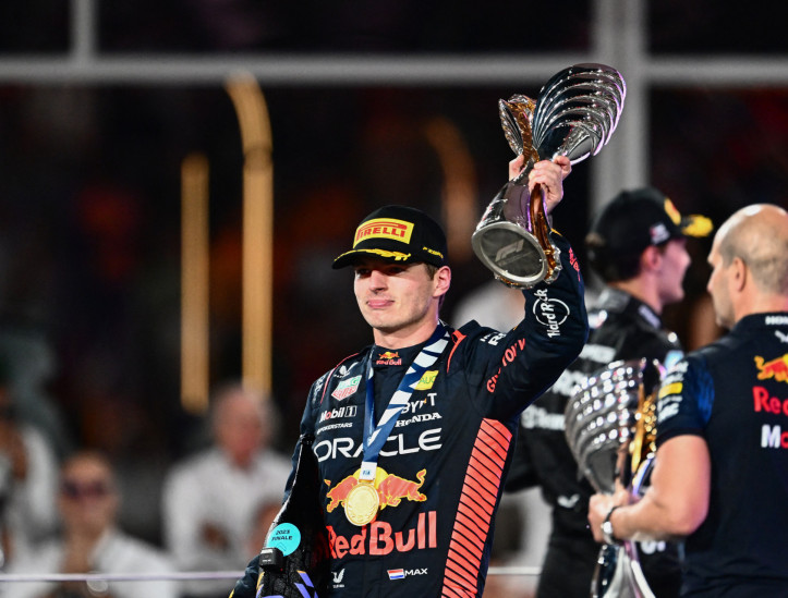 Max Verstappen, piloto da Red Bull, comemora vitória no GP de Abu Dhabi da Fórmula 1 