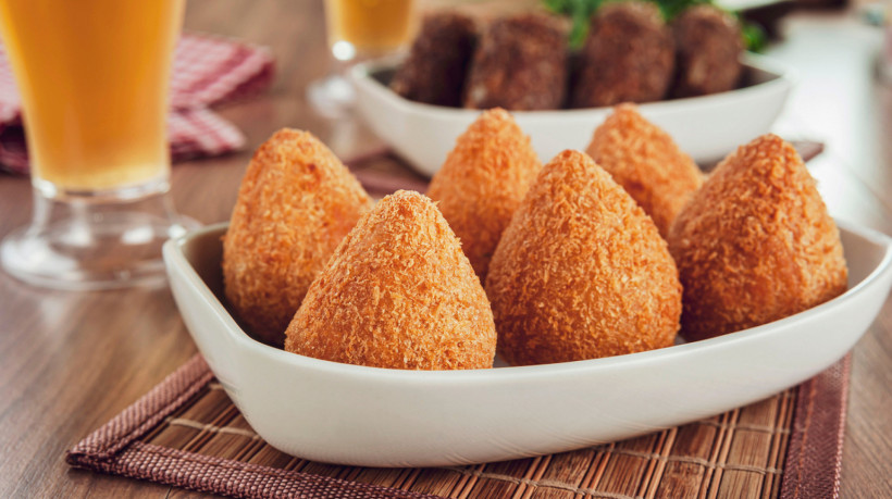 Coxinha de frango (Imagem: Tibilletti | Shutterstock) 