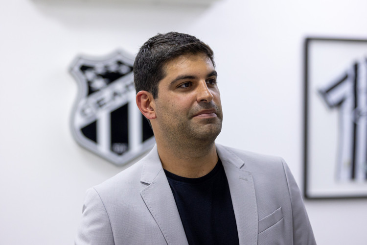 Novo executivo de futebol do Ceará, Lucas Drubscky conhece a sede do clube