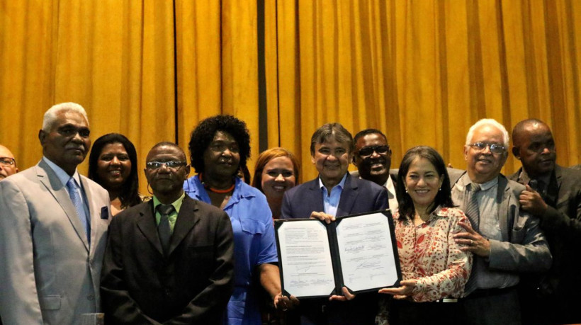 Governo firma acordo com evangélicos para combater fome e pobreza