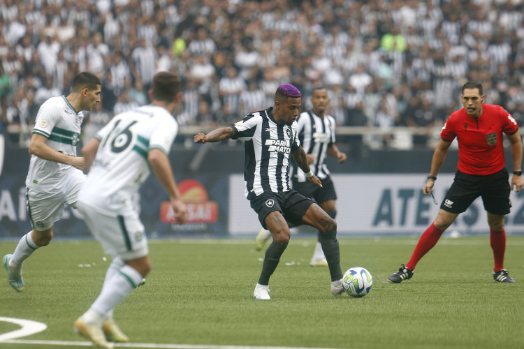 Coritiba e Botafogo se enfrentam pelo Brasileirão Série A 2023 hoje, 29; onde assistir ao vivo aos jogos do dia e horário do jogo