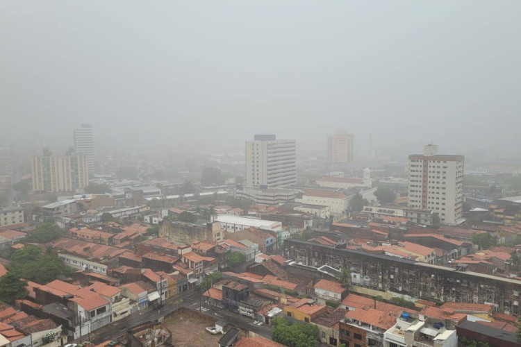 Fortaleza e outras regiões do Ceará registraram chuva na manhã desta terça-feira, 28