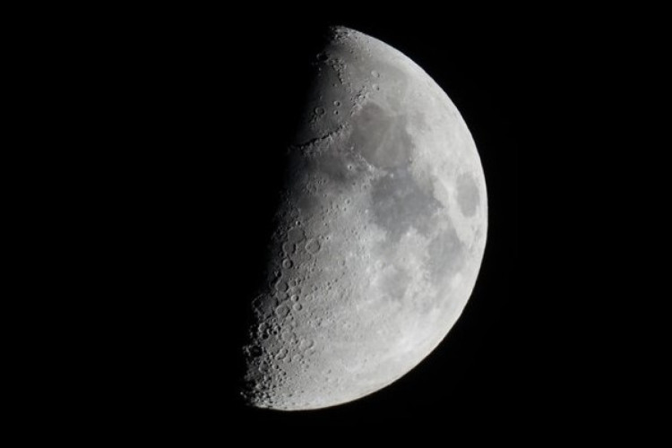 Já no início de dezembro, a Lua se encontra na fase quarto minguante; saiba mais sobre o ciclo lunar deste mês