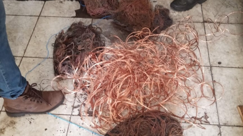 Mais de 29kg de fios de cobre são apreendidos em sucata em Fortaleza 