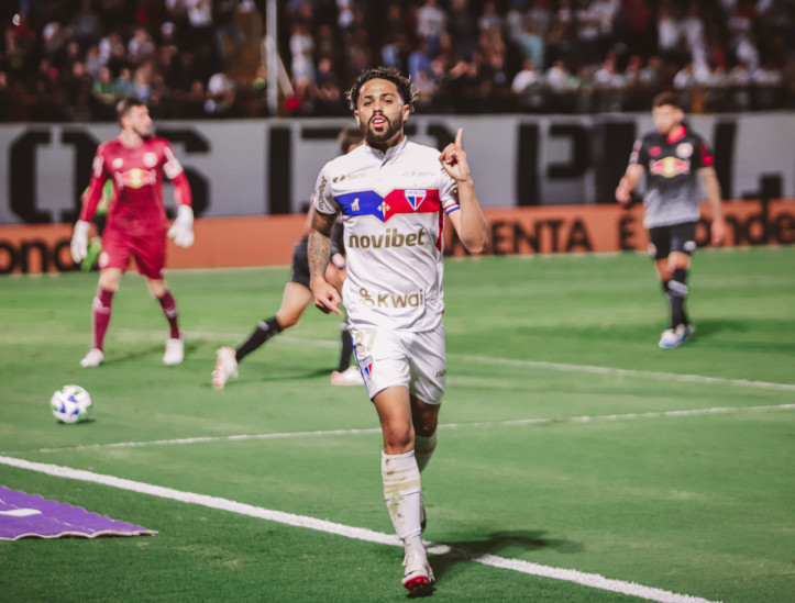 Calebe, do Fortaleza, comemora gol marcado diante do Red Bull Bragantino, pela Série A 2023 
