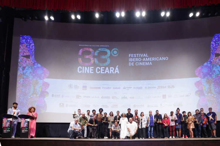 Na imagem, os vencedores do 
33º Cine Ceará no encerramento do evento