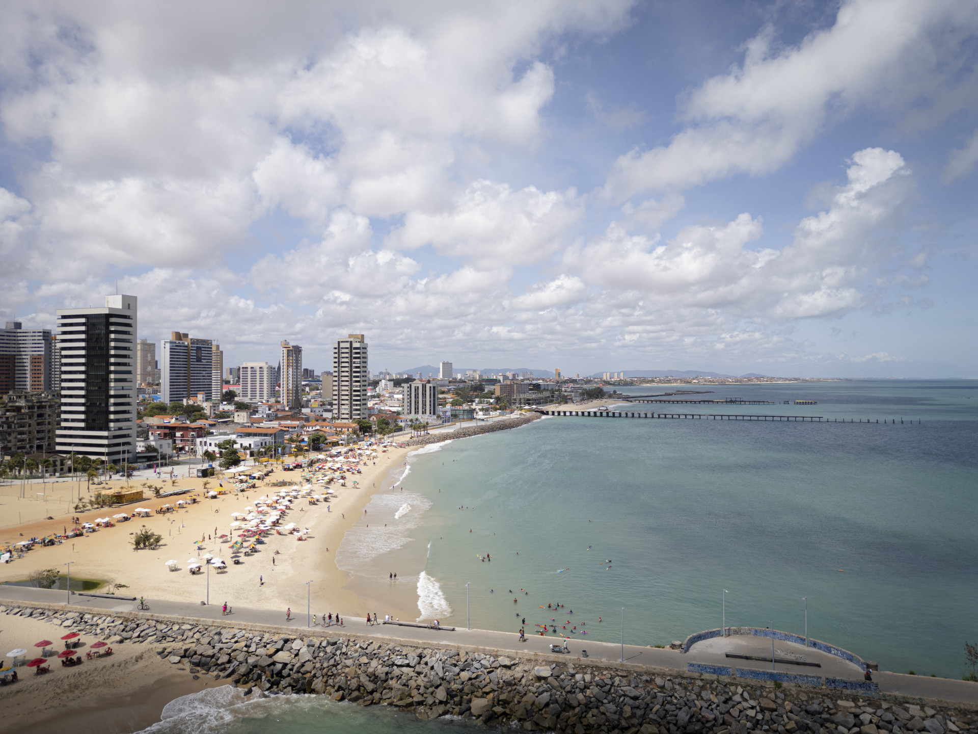￼Vista aerea da Praia dos Crush, também conhecida como Praia do Lido, na Praia de Iracema, em Fortaleza (Foto: AURÉLIO ALVES)