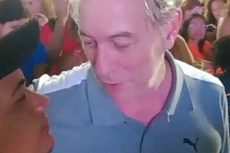 Momento registrado por vídeo em que Ciro Gomes dá tapa no rosto após ter sido chamado de 