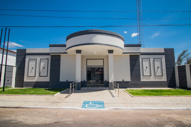 O aumento foi aprovado pela Câmara Municipal de Alto Santo. Na foto, a sede do Legislativo municipal



