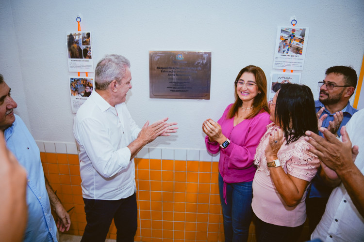 Duas unidades educacionais são entregues requalificadas no bairro Canindezinho, em Fortaleza