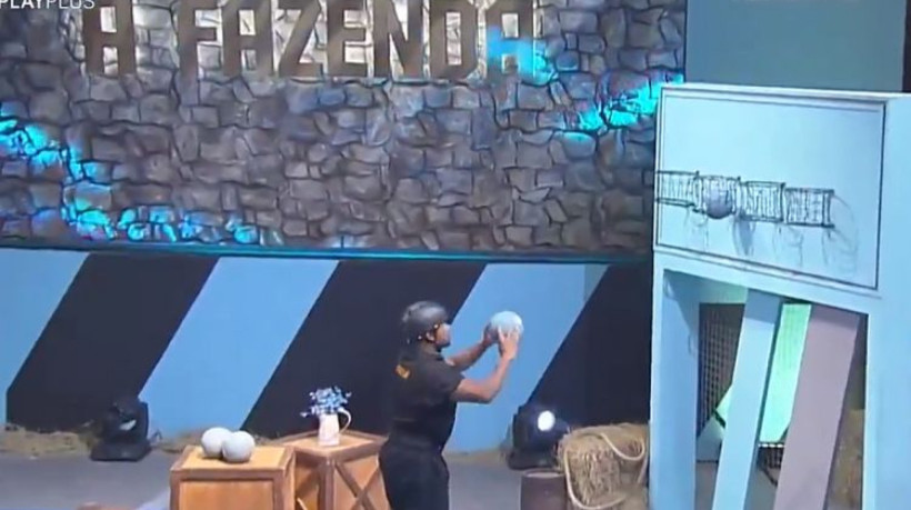 A Fazenda 15? Cezar Black foi um dos que disputou a Prova de Fogo de ontem (3/12).