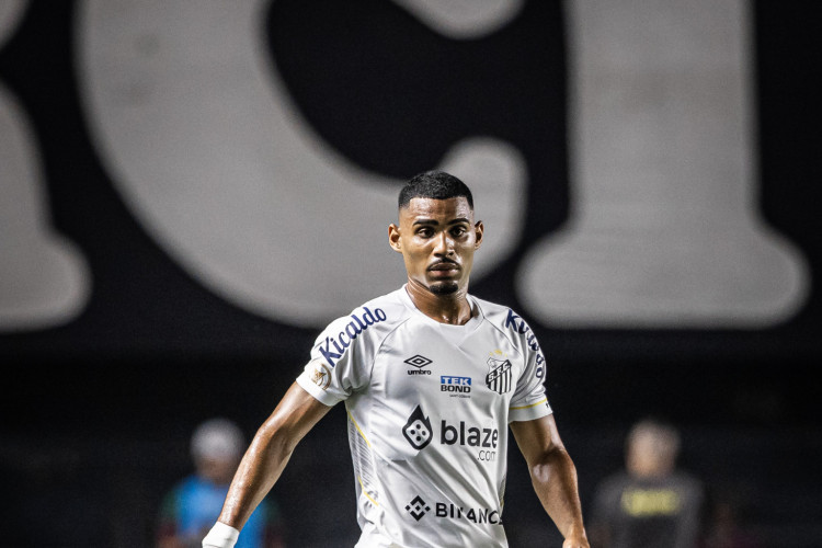 Joaquim, zagueiro do Santos, em atuação pela Série A do Campeonato Brasileiro