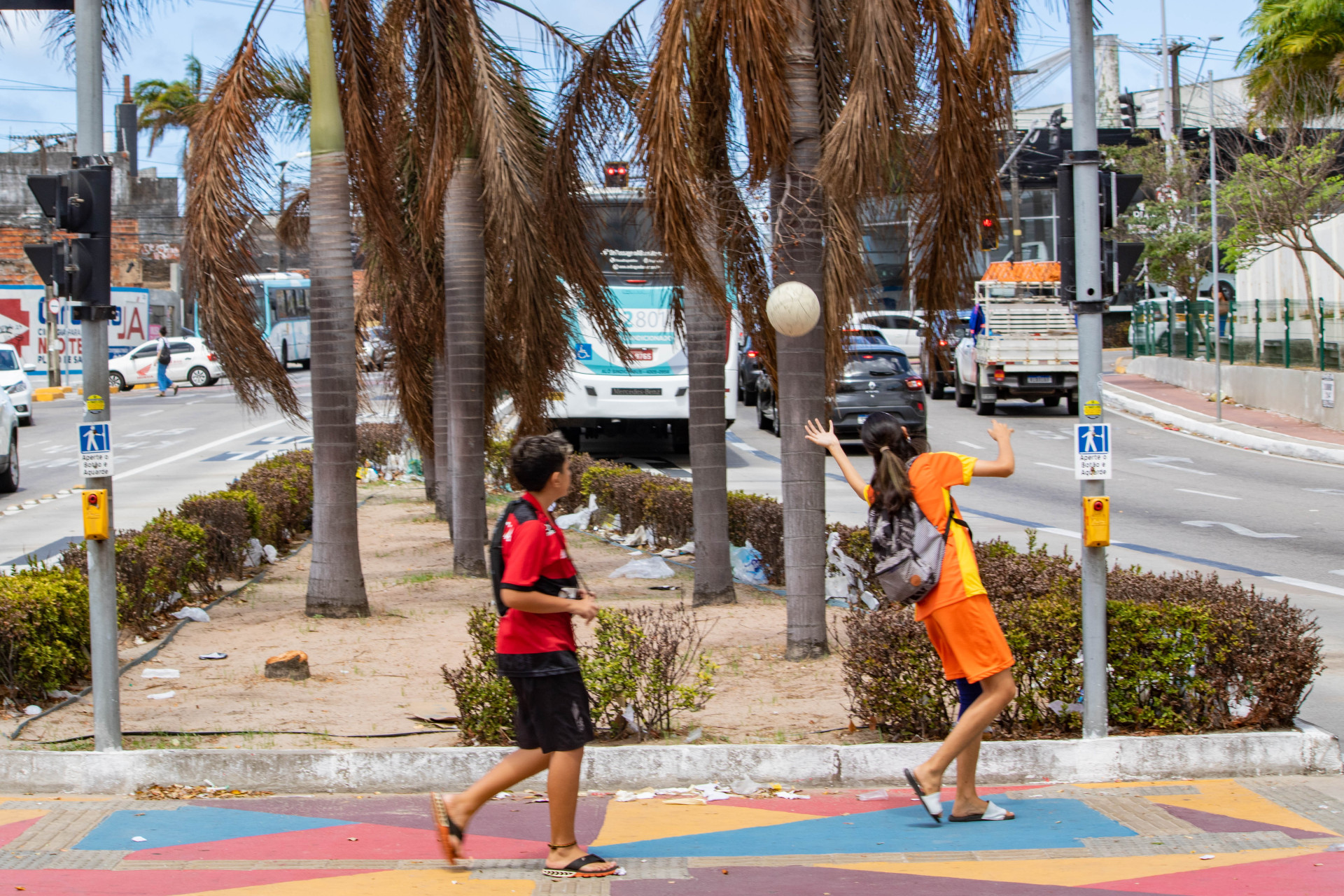 FORTALEZA, CEARÁ, BRASIL, 05-12-2023: Jardim da estação O Povo na Avenida da Aguanambi está abandonado e sem cuidados. (Foto: Samuel Setubal/ O Povo)