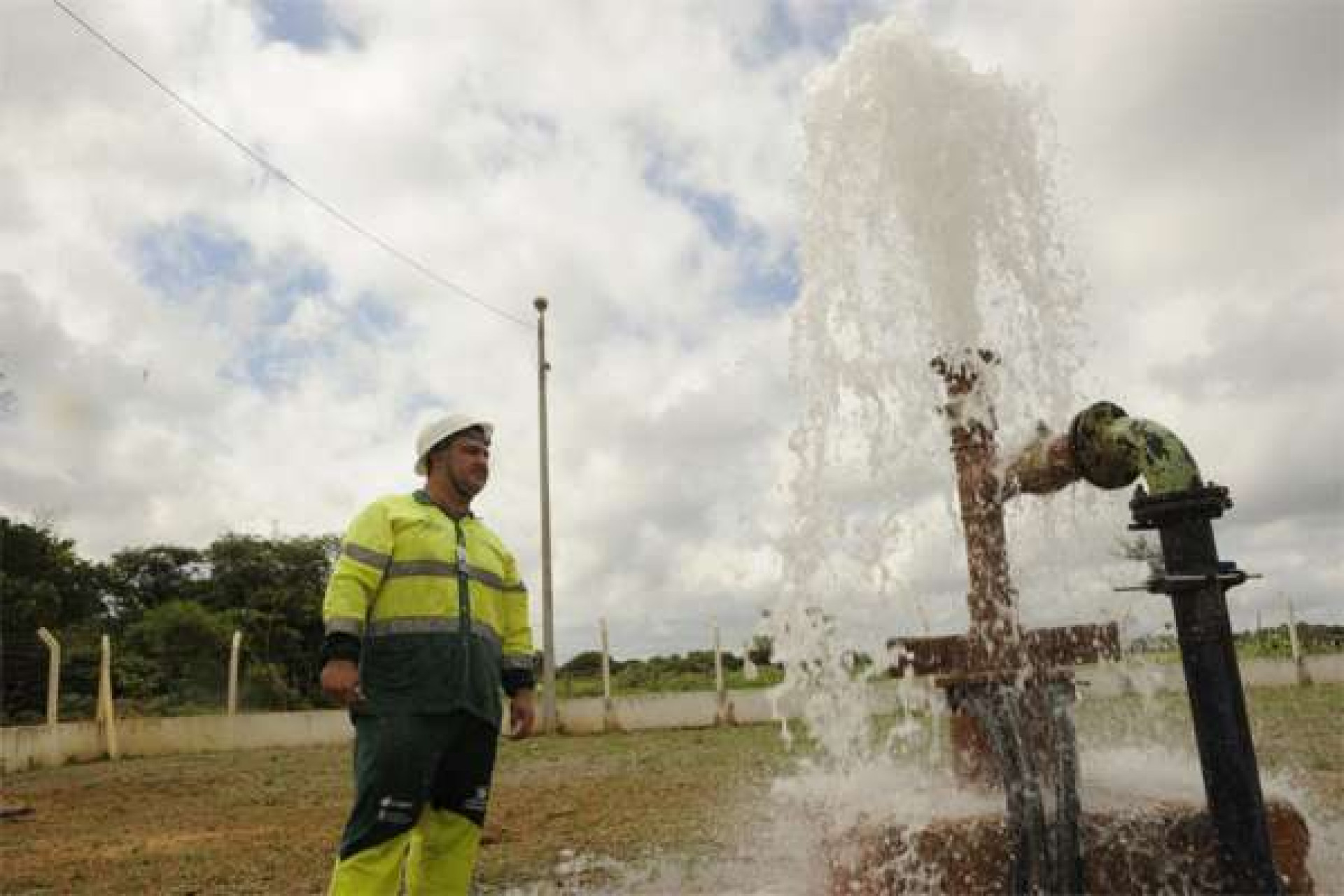 ￼ POÇOS construídos em 2023  beneficiaram mais de 16 mil famílias  (Foto: Governo do Ceará )