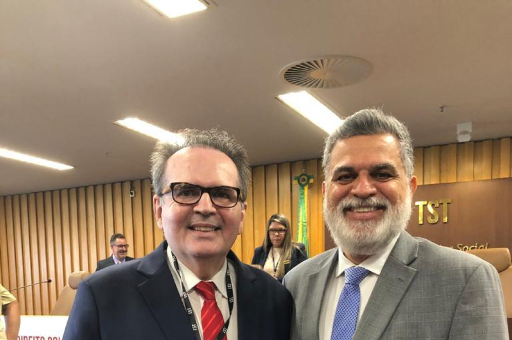 Desembargador Emmanuel Furtado e presidente do Tribunal Superior-TST, Ministro Lélio Bentes Corrêa(Foto: ARQUIVO PESSOAL )