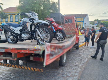 Idoso é preso por organizar jogo de azar e motocicletas são apreendidas pela Polícia Civil em Quixeramobim 