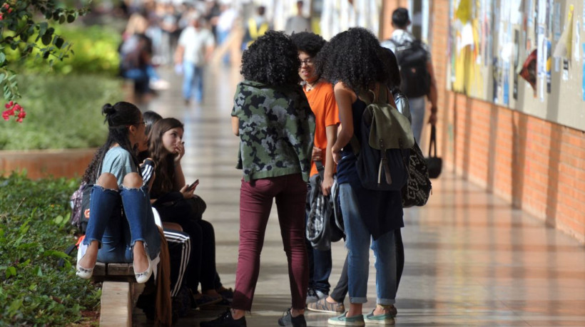 Pesquisa aponta desigualdades entre negros e brancos na educação