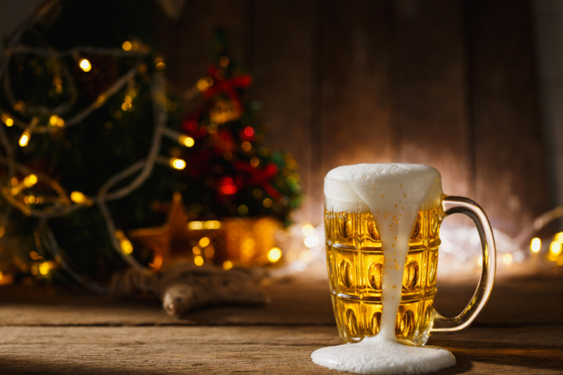 Combinar a cerveja com os alimentos é essencial para aproveitar melhor o sabor da bebida (Imagem: U2M Brand |  Shutterstock) - Portal EdiCase