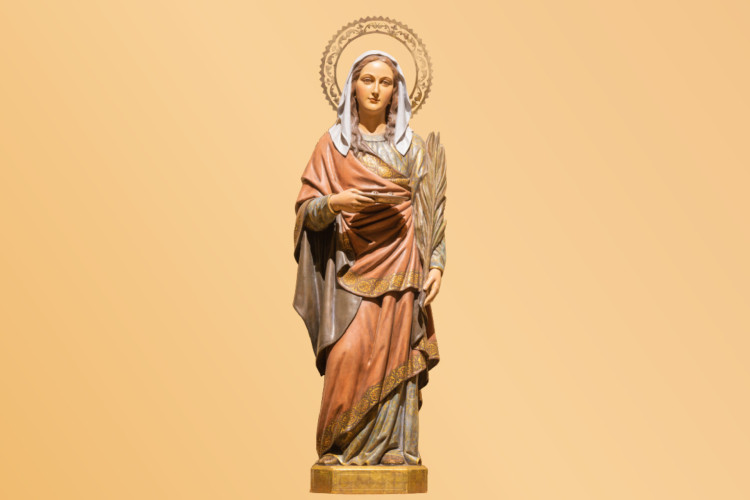 A tradição conta que Santa Luzia consagrou sua virgindade a Deus e distribuiu sua riqueza entre os pobres (Imagem: Renata Sedmakova | Shutterstock)