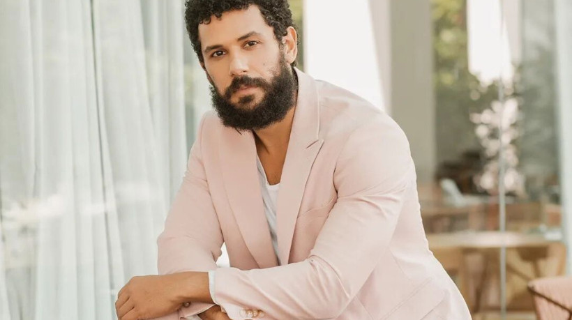 O ator Amaury Lorenzo, que interpreta Ramiro na novela 