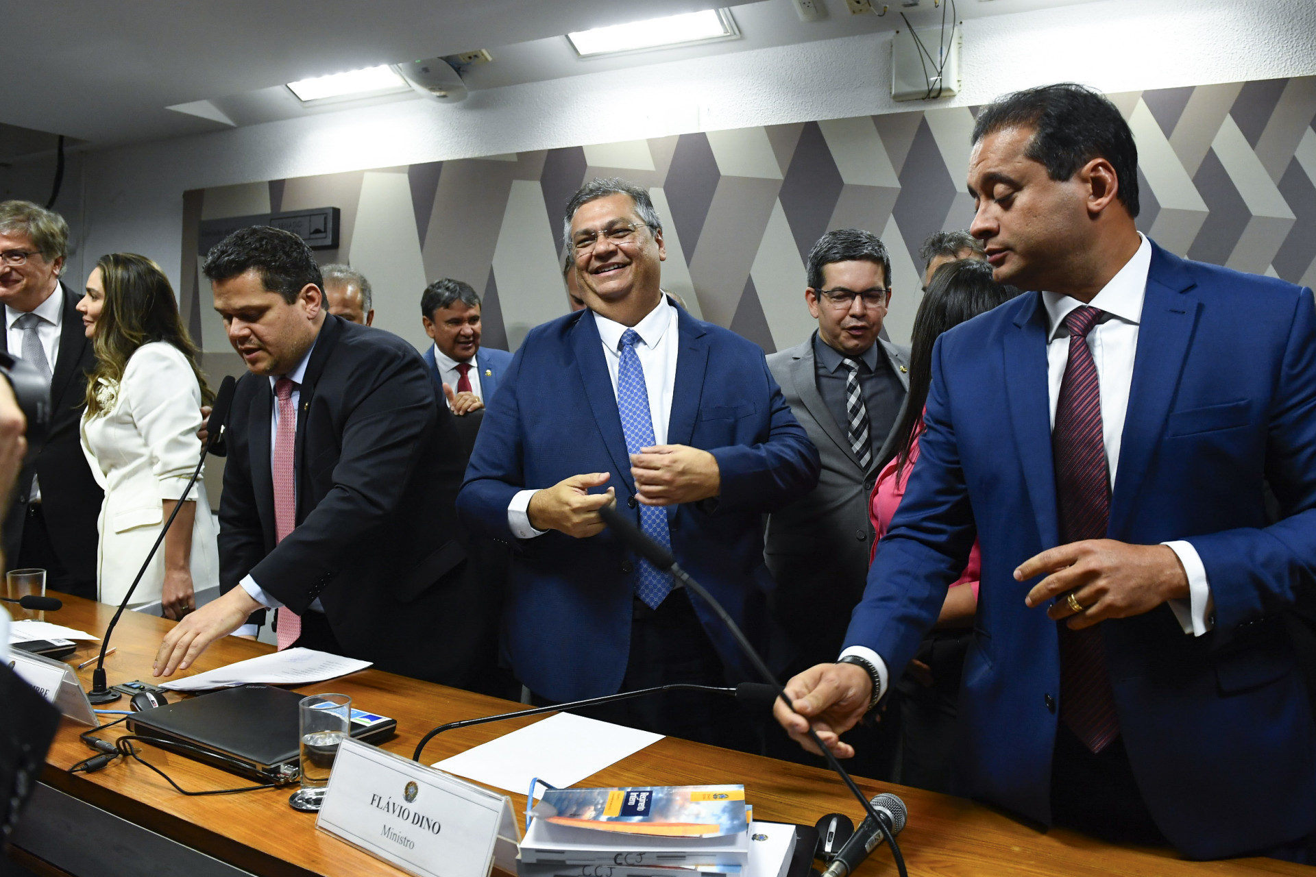 Fl&aacute;vio Dino levantou debate sobre transpar&ecirc;ncia das emendas parlamentares (Foto: Roque de S&aacute;/Ag&ecirc;ncia Senado)