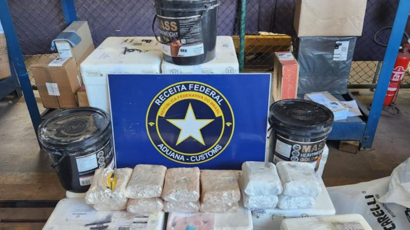 12 kg de cocaína são interceptados no Aeroporto de Fortaleza; material estava dentro de potes de whey protein


