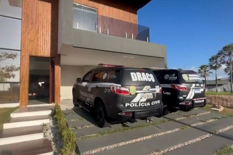 Mandados foram cumpridos na residência de casal de influenciadores, no Eusébio 