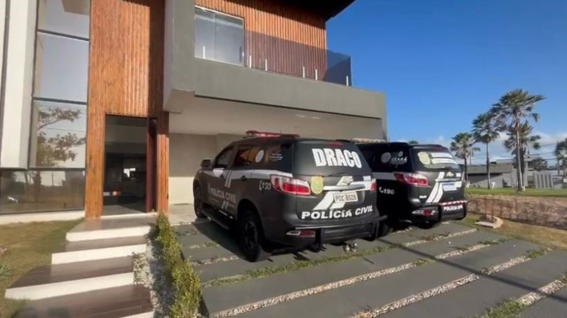 Mandados foram cumpridos na resid&ecirc;ncia de casal de influenciadores, no Eus&eacute;bio 