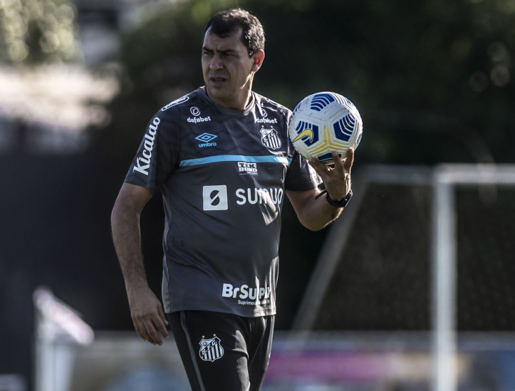 Técnico Fábio Carille em treino do Santos no CT Rei Pelé 