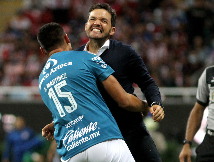 Técnico argentino Nicolás Larcamón assume o comando do Cruzeiro 