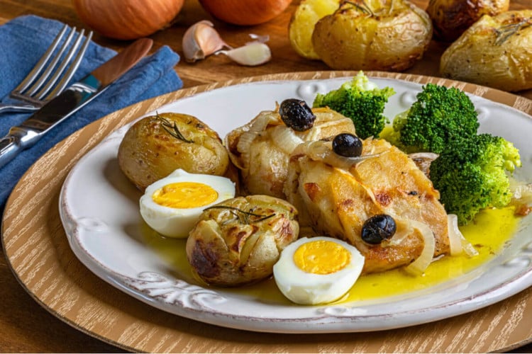 Bacalhau com batata (Imagem: bnetto | Shutterstock)