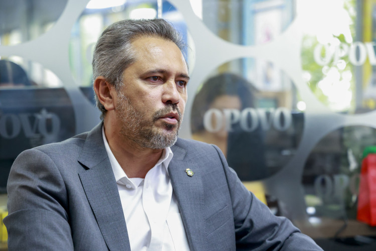 Elmano de Freitas, governador do Ceará, em visita ao O POVO, nessa quarta-feira, 20