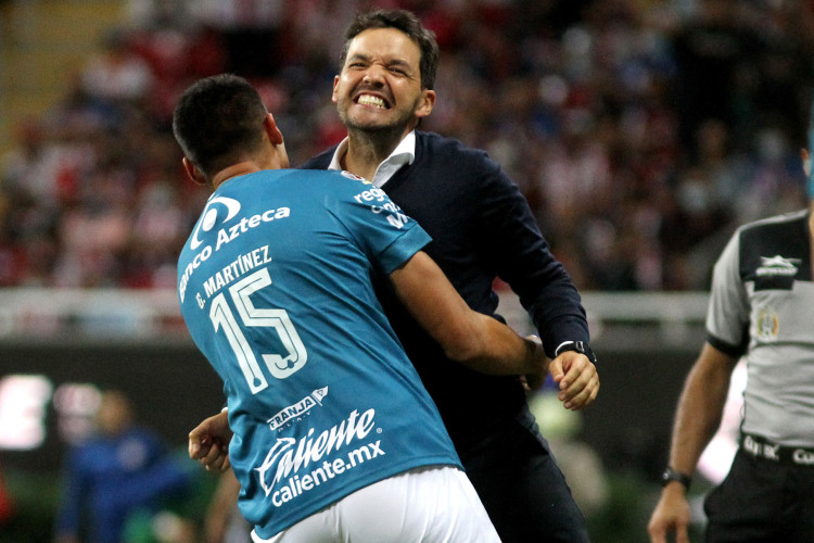 Técnico argentino Nicolás Larcamón assume o comando do Cruzeiro