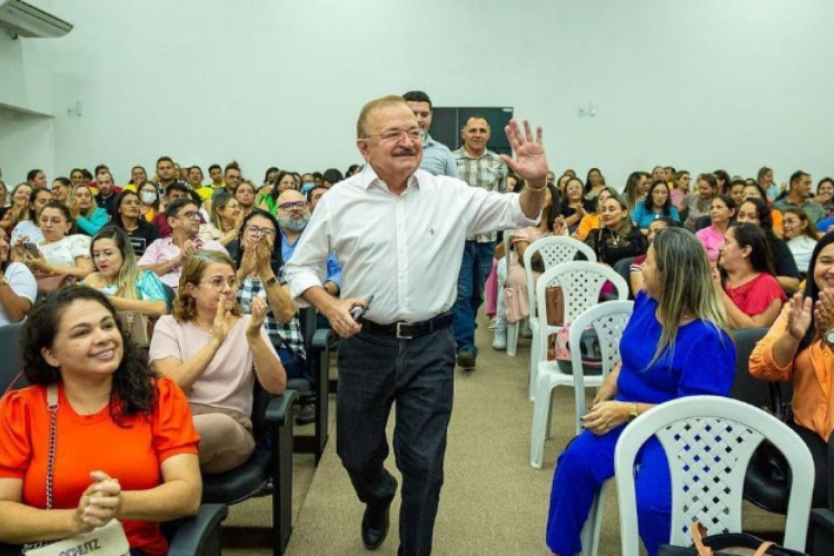 Prefeito de Acopiara, Antônio Almeida Neto, foi afastado pela terceira vez da administração do município