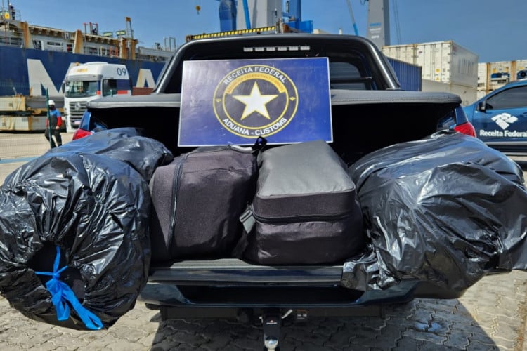 Cerca de 140 kg de cocaína com destino à França foram apreendidos no Porto do Mucuripe, em Fortaleza