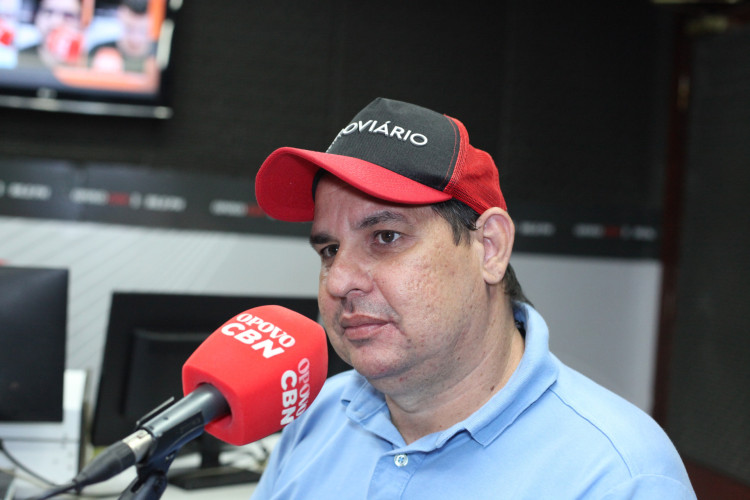 FORTALEZA, CEARÁ, BRASIL, 27.12.2023: Aderson Maia, presidente do Ferroviário no estúdio da rádio O POVO CBN, no programa Esportes do POVO