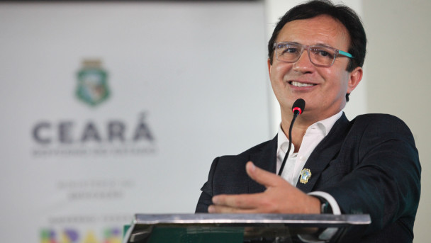 FORTALEZA, CEARÁ, BRASIL, 29.12.2023: Custódio de Almeida, reitor da UFC. Governo do Ceará, a Universidade Federal do Ceará (UFC) e a Secretaria de Patrimônio da União (SPU) assinam protocolos de intenções para destinação da estrutura do Acquario às futuras instalações do Campus.