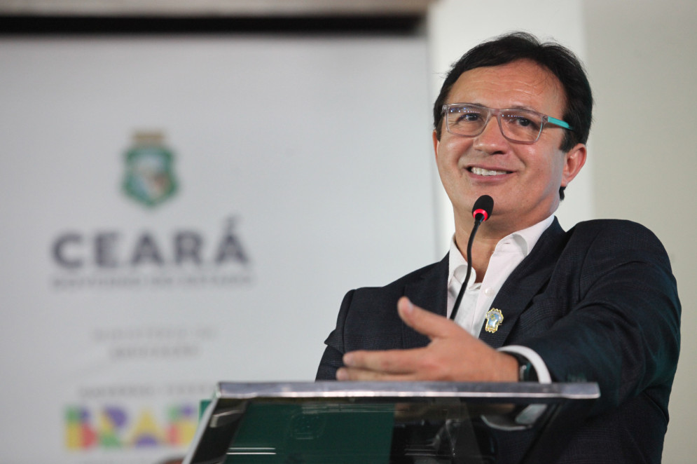 FORTALEZA, CEARÁ, BRASIL, 29.12.2023: Custódio de Almeida, reitor da UFC. Governo do Ceará, a Universidade Federal do Ceará (UFC) e a Secretaria de Patrimônio da União (SPU) assinam protocolos de intenções para destinação da estrutura do Acquario às futuras instalações do Campus.