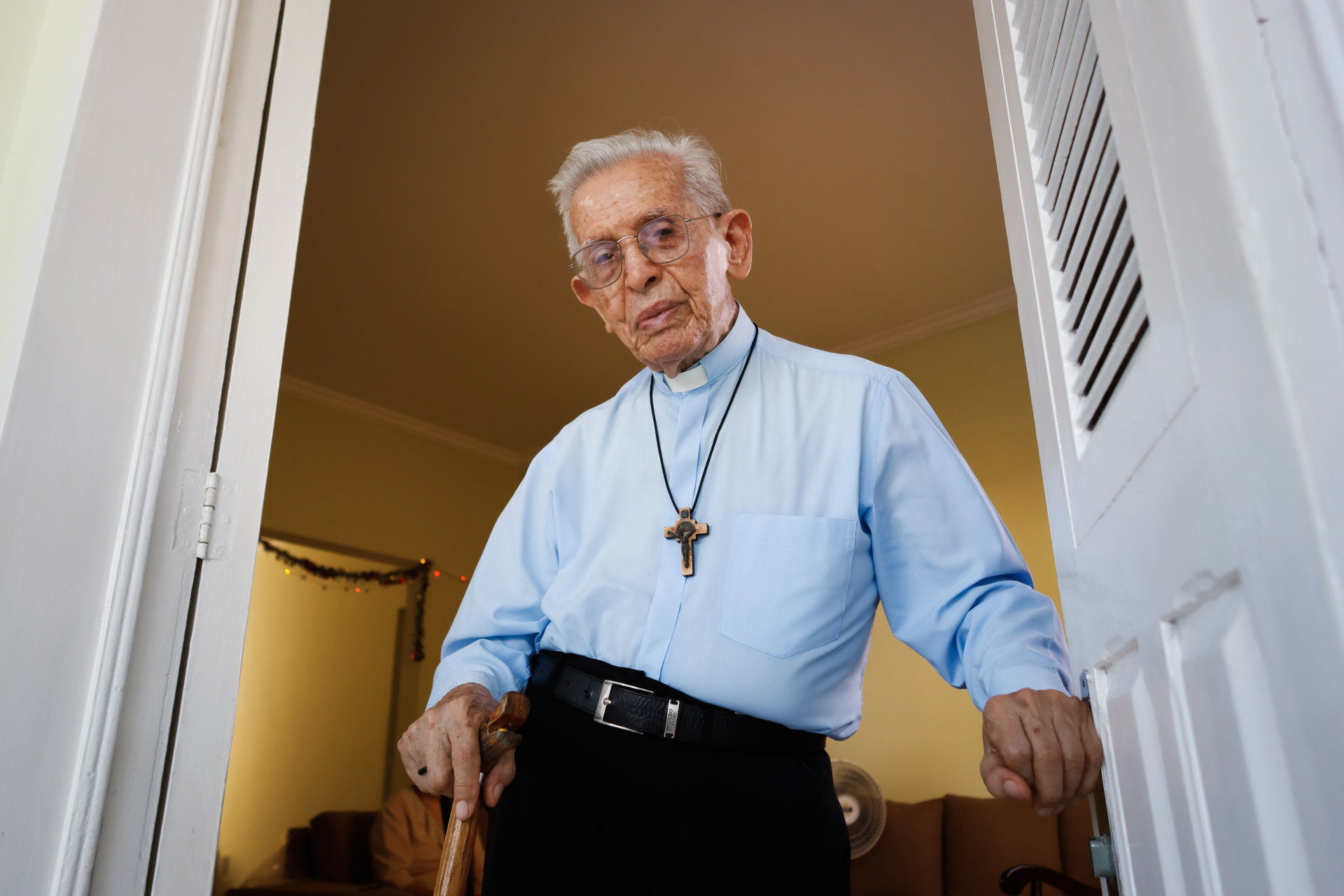 FORTALEZA-CE, BRASIL, 29-12-2023: Dom Edmilson da Cruz, Bispo Emérito de Limoeiro do Norte, 99 anos de idade, 75 anos de ordenação presbiteral (Foto: Aurelio Alves/O Povo) (Foto: AURÉLIO ALVES)