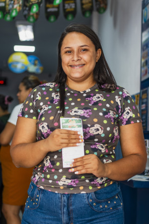Fernanda Sousa, 25, vendedora, prefere apostas com escolha de 12 números para aumentar suas chances