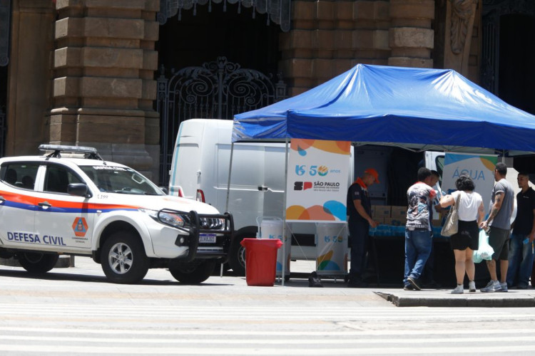São Paulo tem tarde de tempo nublado e abafado